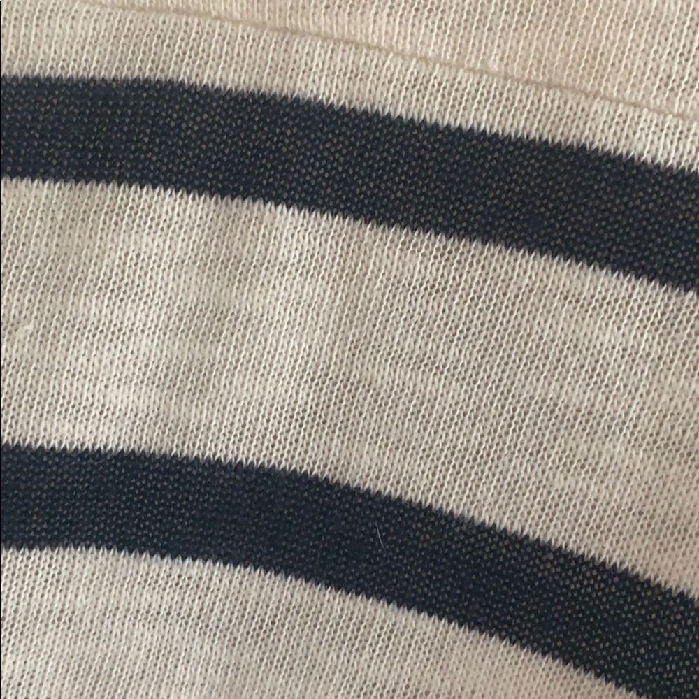 Francesca’s Striped Keyhole Top - Picture 4 of 5